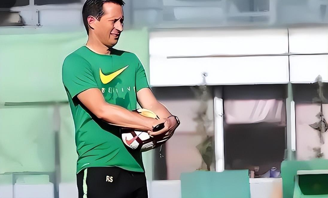 168开奖网走势图-斯卢茨基亮相申花新赛季出征仪式，已发声做出重要决定，赢得点赞